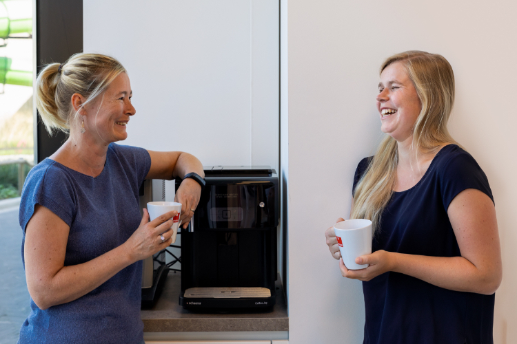 2 women talking by the coffee machine